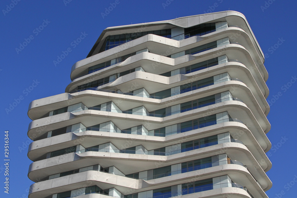 modernes Hochhaus Stock-Foto | Adobe Stock