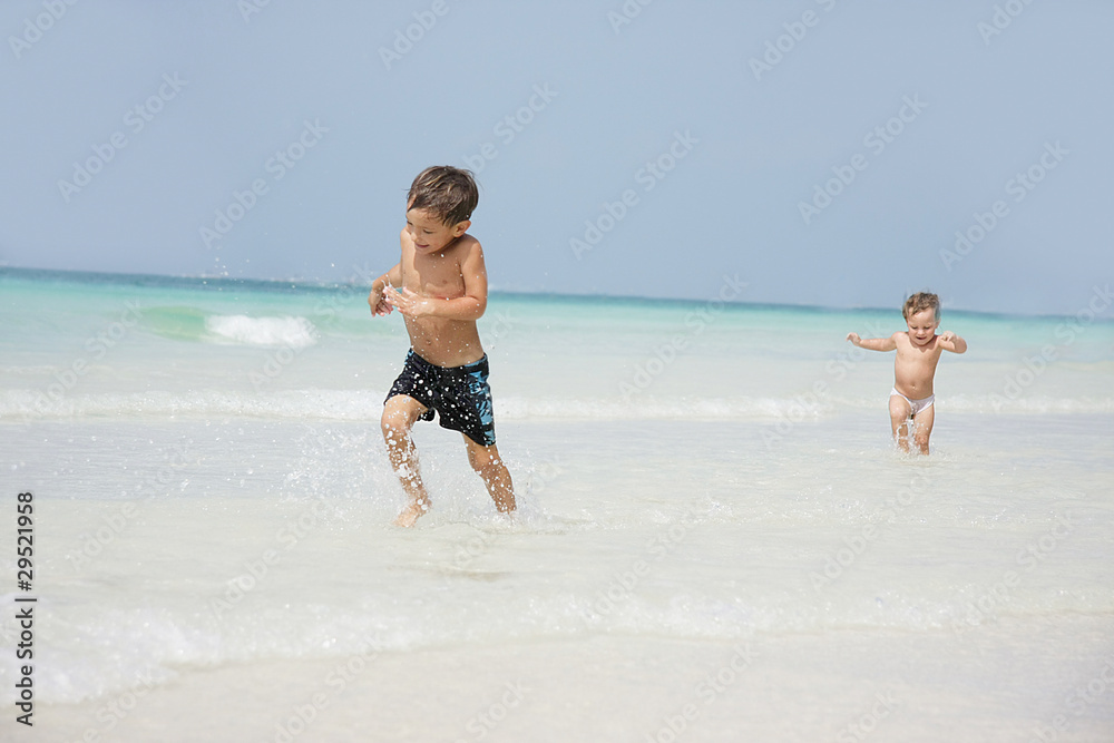 Fototapeta premium two children running on beach