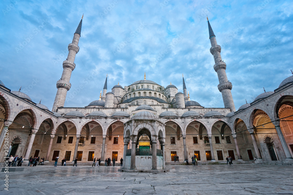 Naklejka premium The Blue Mosque, Istanbul, Turkey.