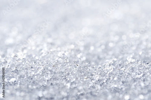 Neige vue de près, arrière plan de givre blanc en hiver, noël et nouvel an © Delphotostock