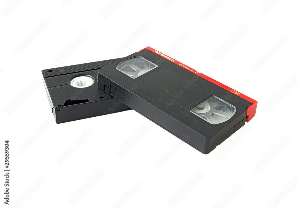 VHS кассеты на белом фоне