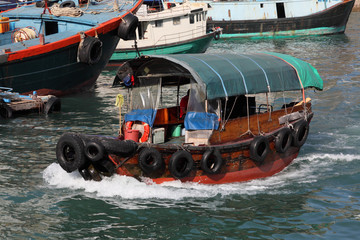 Papier peint photo Hong Kong Sampan traditionnel à Aberdeen Hong Kong  © philipus