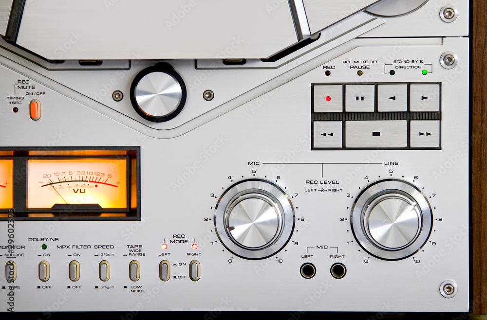 Obraz premium Vintage reel-to-reel tape recorder deck controls