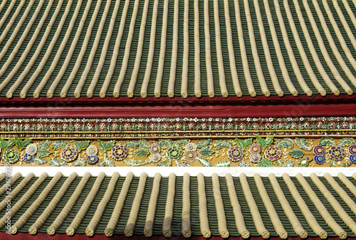 Canvas Print chineses style temple roof in bangkok city