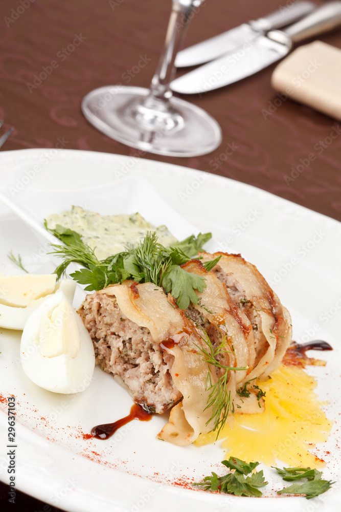 meat pie with egg and sauce