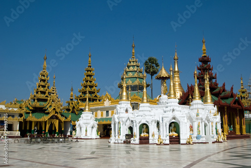 Shwedagon Paya in Yangon © suronin