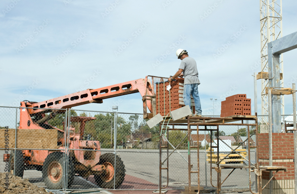 Naklejka premium Worker Unloading Brick