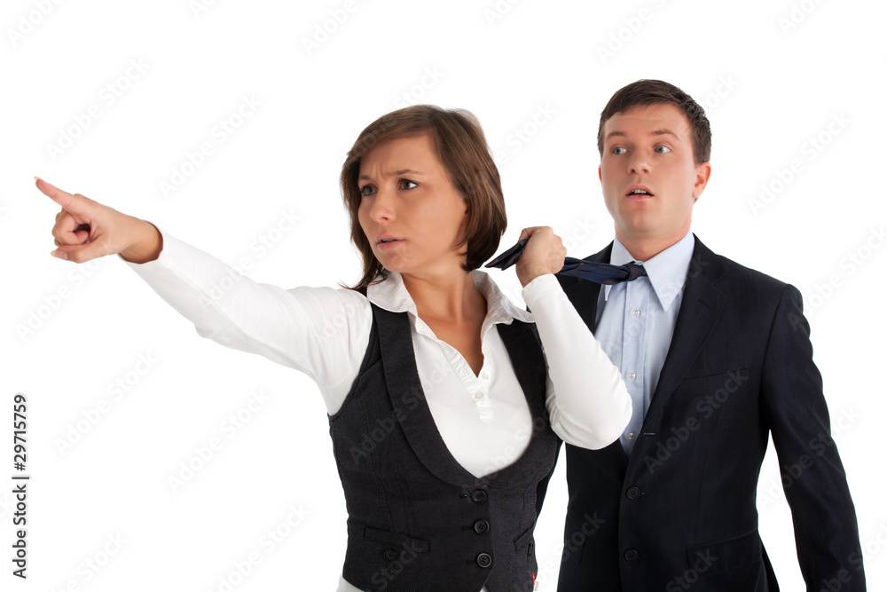 erschrockene Businessfrau mit Mann im Schlepptau erschrockene Businessfrau mit Mann im Schlepptau
