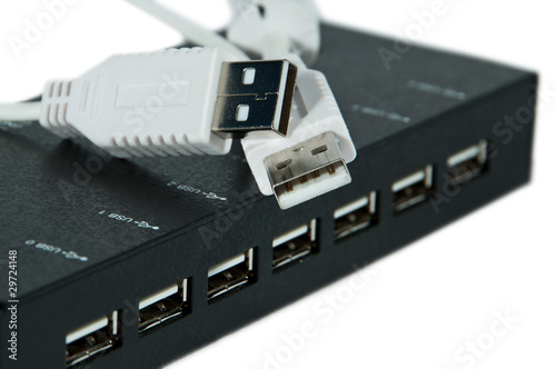 USB-Hub mit USB Stecker auf dem Gehäuse