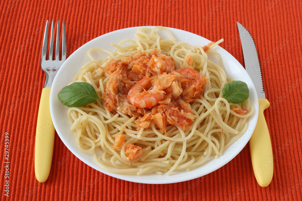 spaghetti with codfish, shrimps and basil