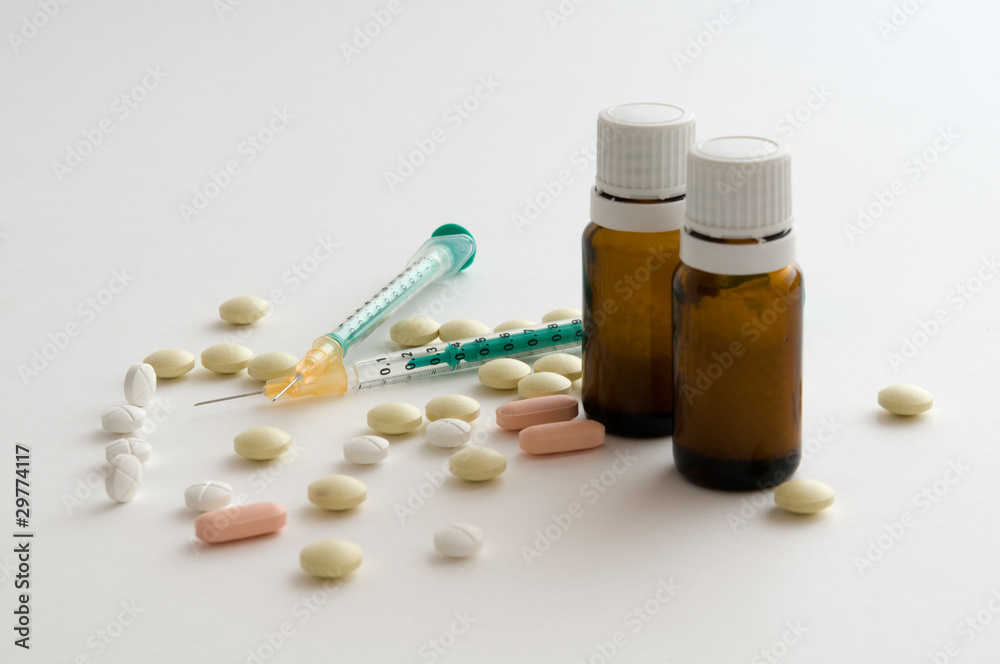 Spritzen, Tabletten und Globulifläschchen Spritzen, Tabletten und Globulifläschchen