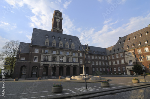 Rathaus mit Vorplatz