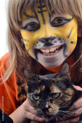 Carnaval - Enfant maquillé en chat avec chat