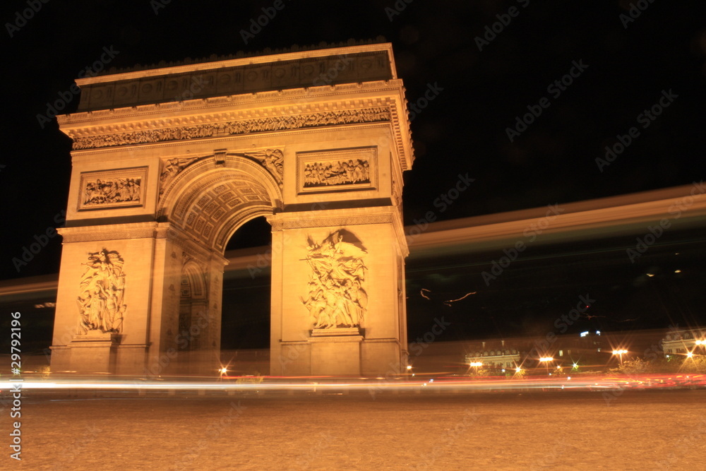 Fototapeta premium arco di trionfo in notturna