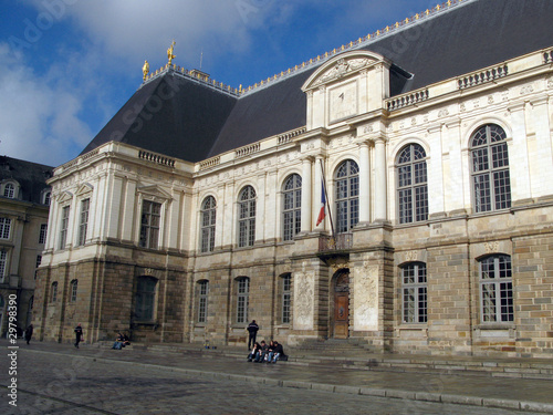 entrée du tribunal