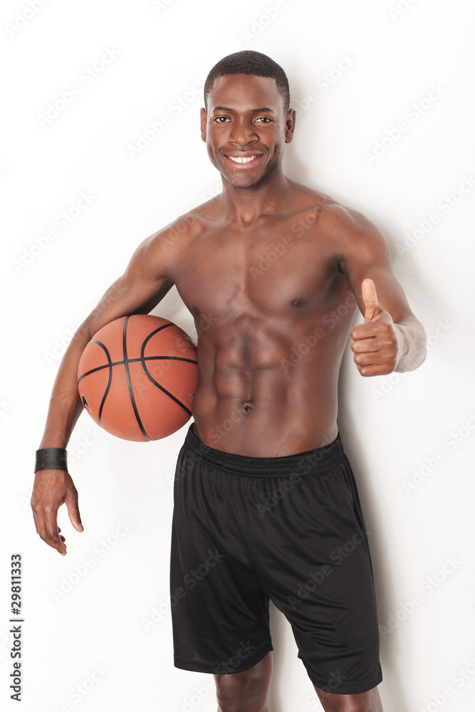 sportlicher Mann mit Basketball sportlicher Mann mit Basketball