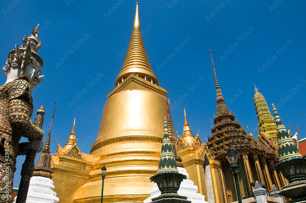 Fototapeta premium Temple Emerald Buddha, ancient temple of Thailand