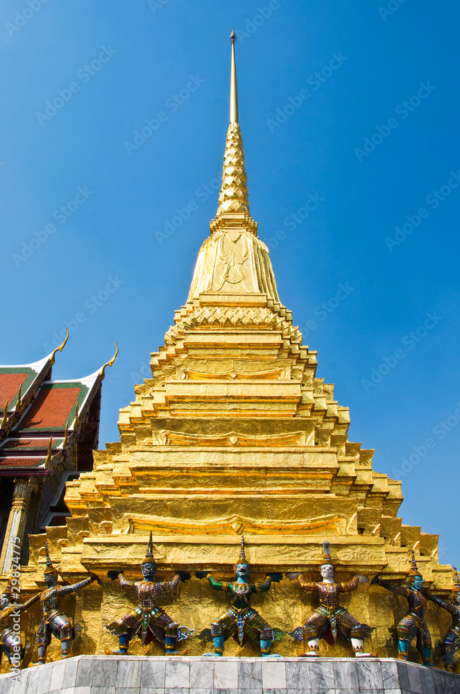 Fototapeta premium Temple Emerald Buddha, ancient temple of Thailand