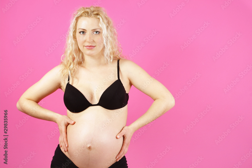 Obraz premium Beautiful pregnant woman