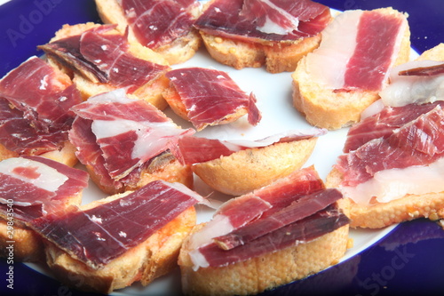 jamon iberico con pan