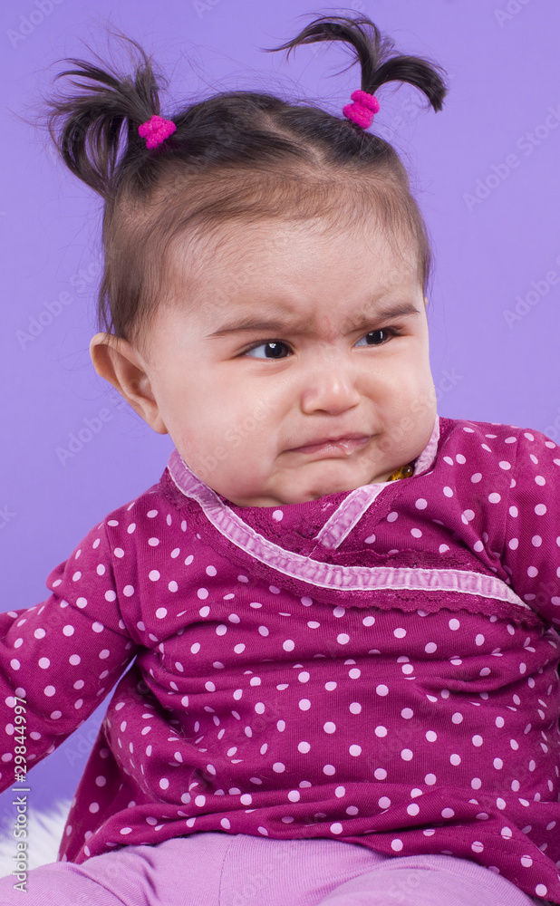 enfant de 6 mois prête à pleurer enfant de 6 mois prête à pleurer