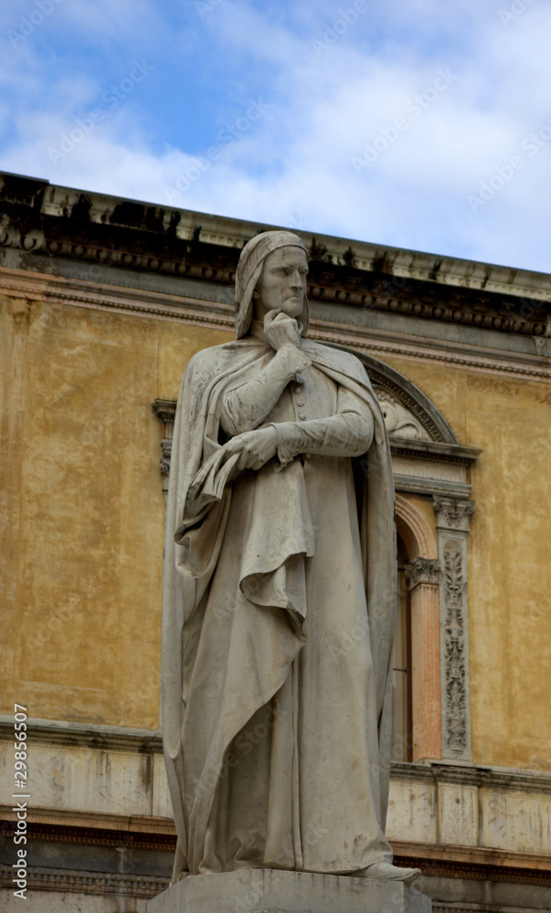 Statua Dante Alighieri, Verona.