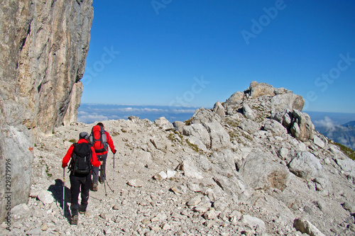 Randonneurs dans le massif de la Tournette (Alpes)