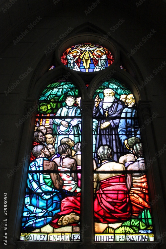 Evangélisation des africains, vitrail de la chapelle Sainte Thérèse à Paris