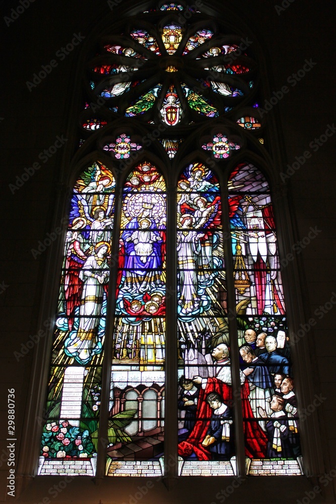 Vitrail de la chapelle Sainte Thérèse à Paris