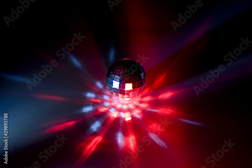 Obraz na płótnie Diskokugel mit Rotlicht und Lichtdesign