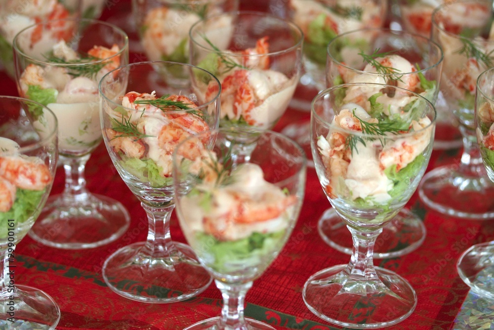 Krabbencocktail im Glas 2 foto de Stock | Adobe Stock