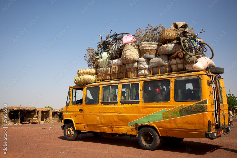 Obraz premium Loaded African min van