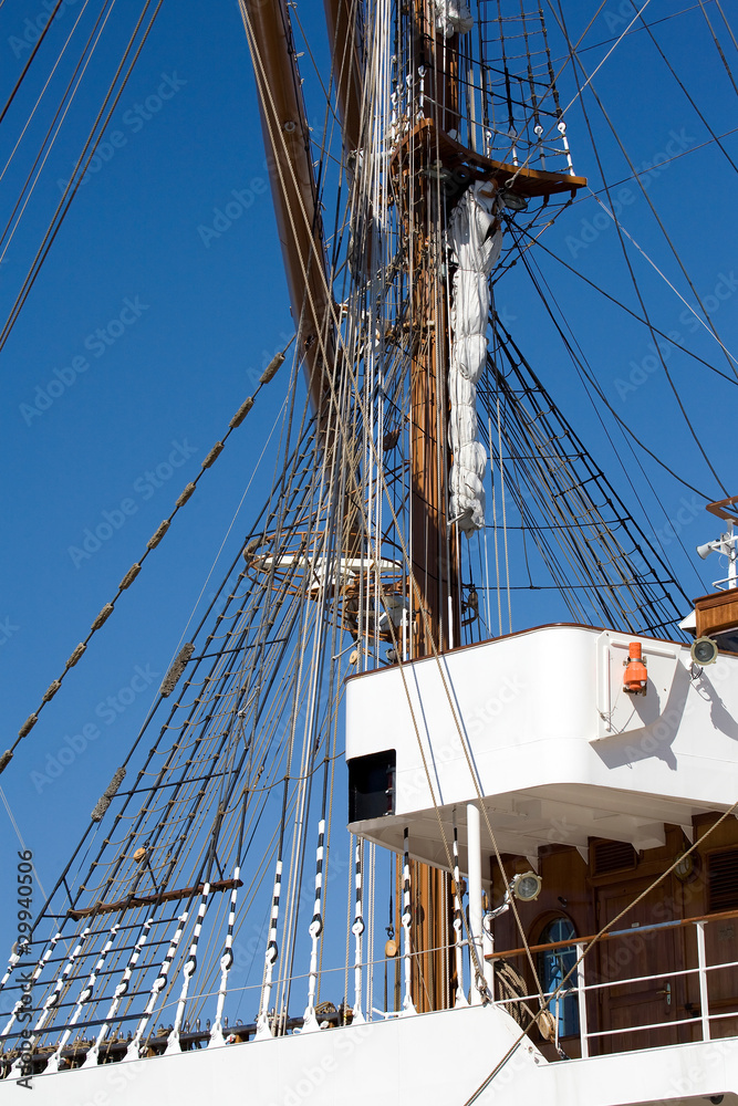 Obraz premium Tall sail ship rigging
