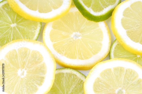 Tranches de citron vert et jaune