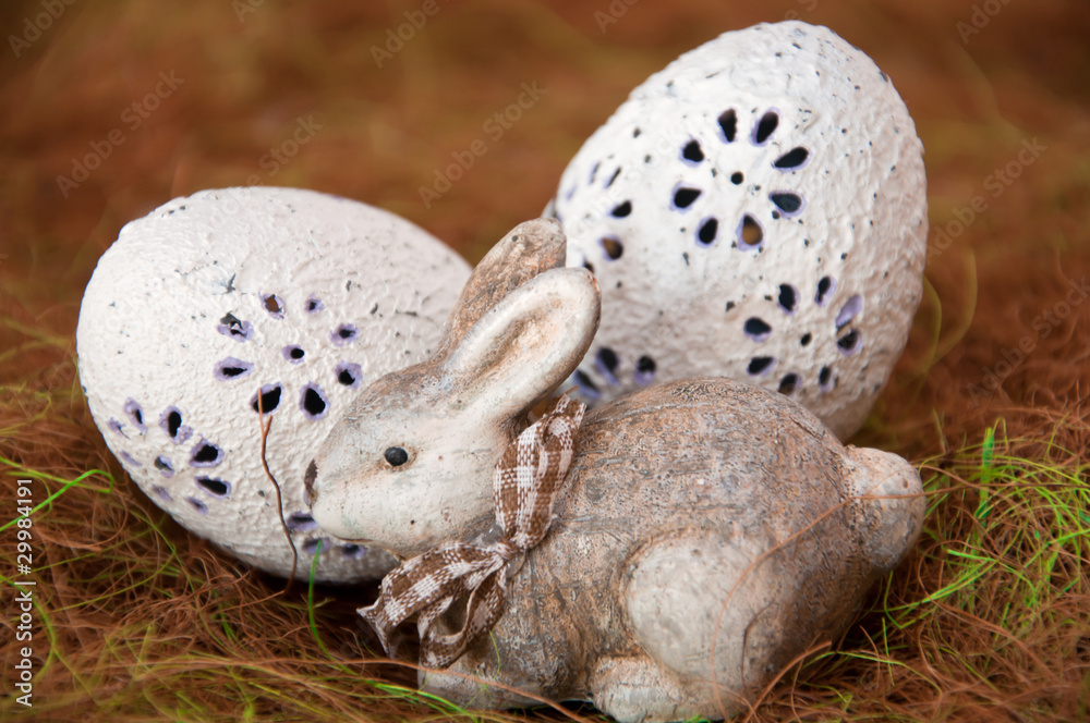 Obraz premium Osterhase mit Ostereiern