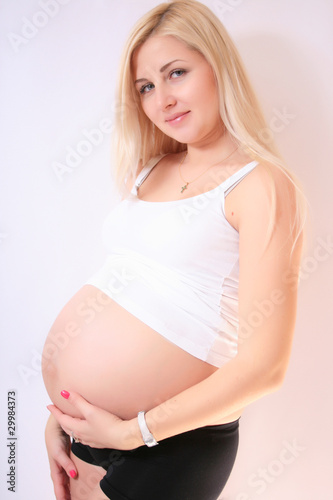 pregnant blond woman Free Download pregnant blond woman - GFXLoad