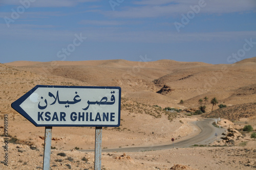 Route vers l'oasis de Ksar Ghilane - Sahara - Tunisie