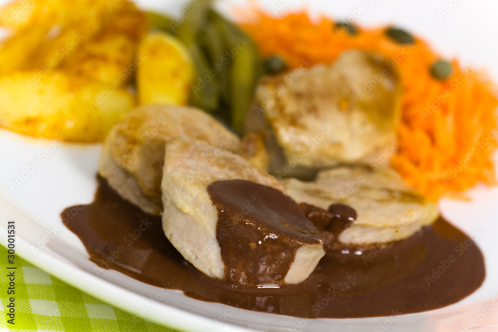 Medaillons mit Sosse