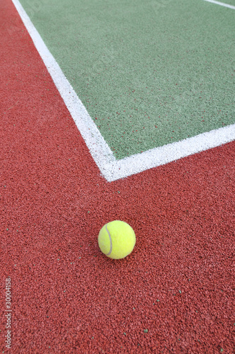 Tennis Ball on a Court © Oez