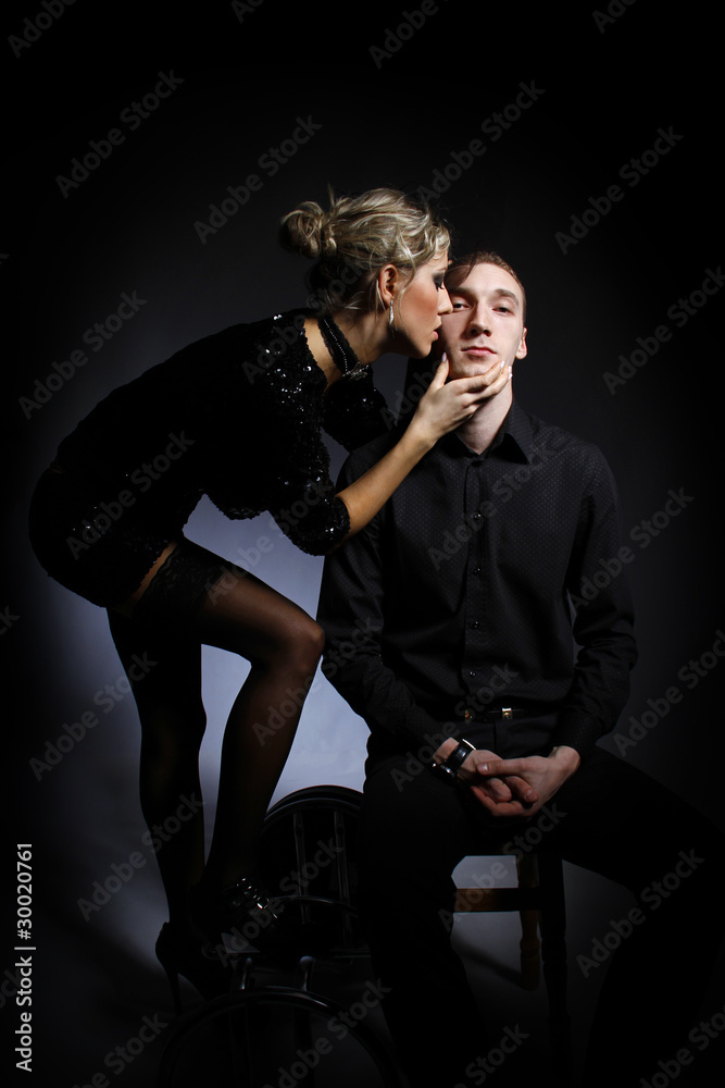 Obraz premium woman kissing a man