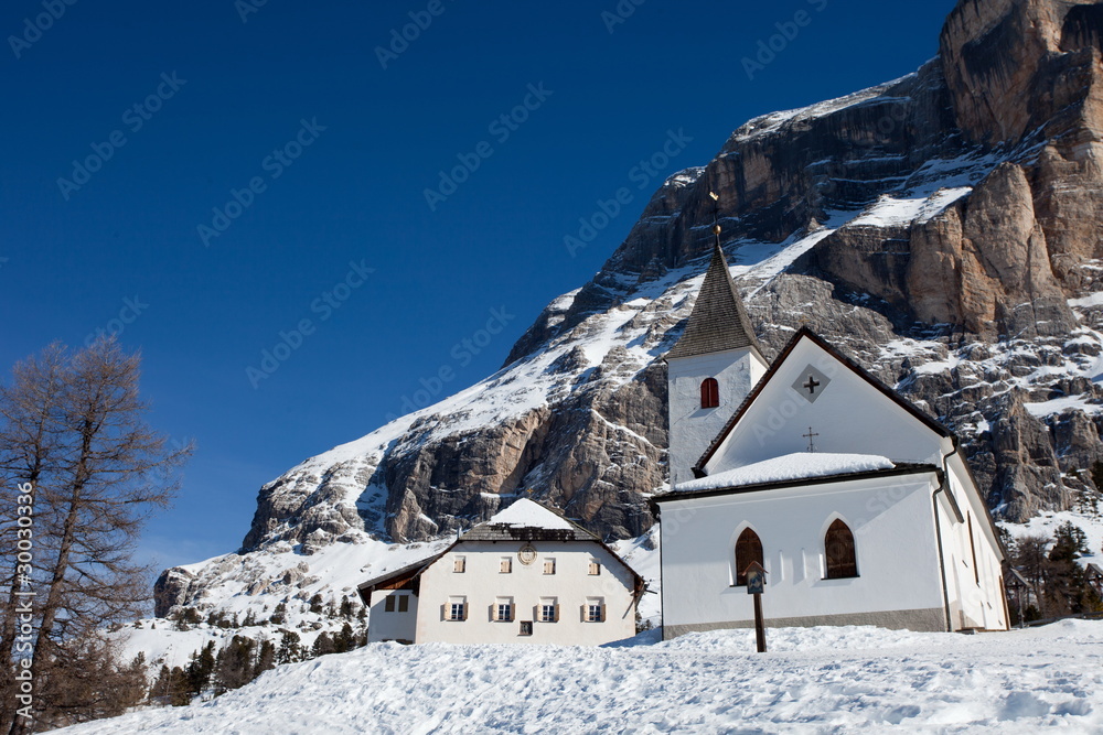 Kirche in Skigebiet