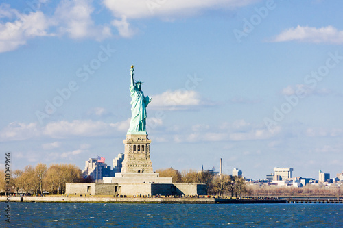 Liberty Island and Statue of Liberty, New York, USA © Richard Semik