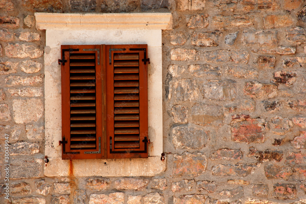 Window with shutters in old wall (Italia)