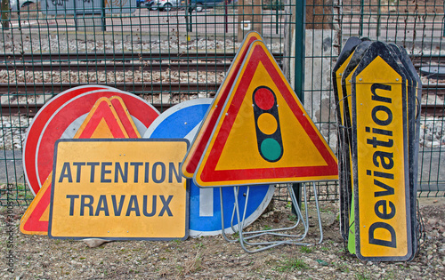 stockage panneaux signalisation travaux