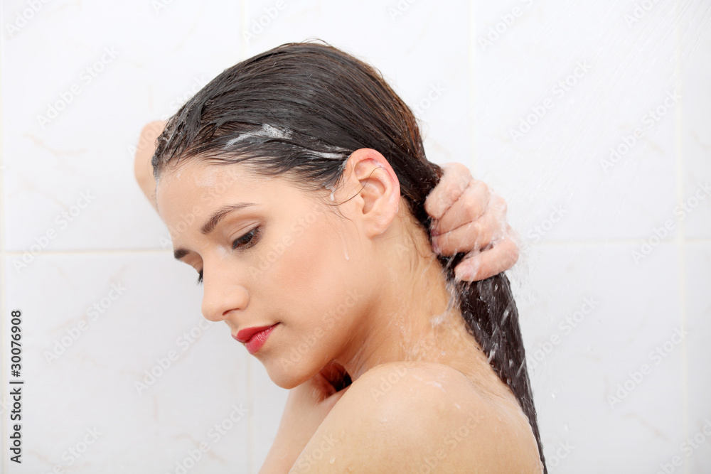 Naklejka premium Beautiful young woman washing her hairs