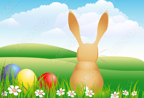 Osterhase mit Eiern auf einer Wiese