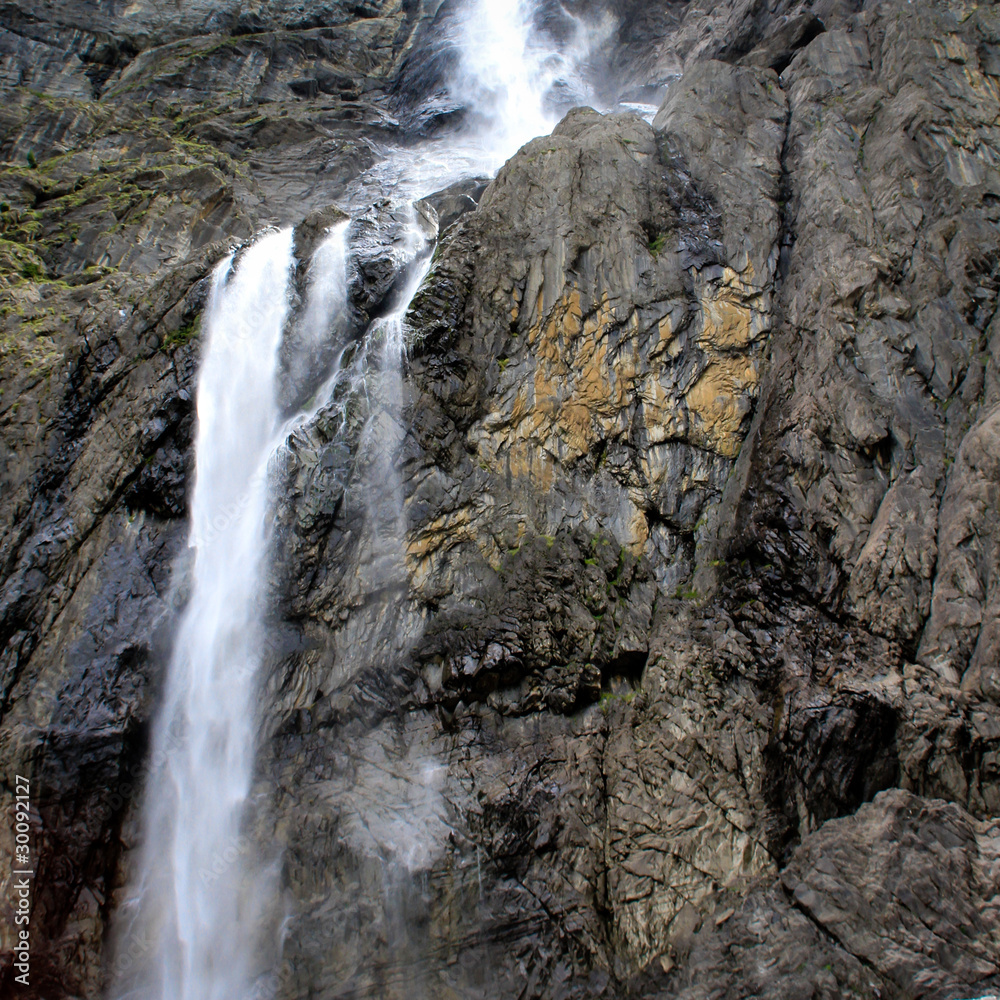 Obraz premium waterfall in pyrenees