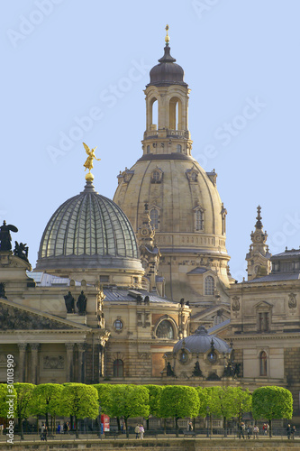 dresden frauenkirche mit brühlscher terrasse