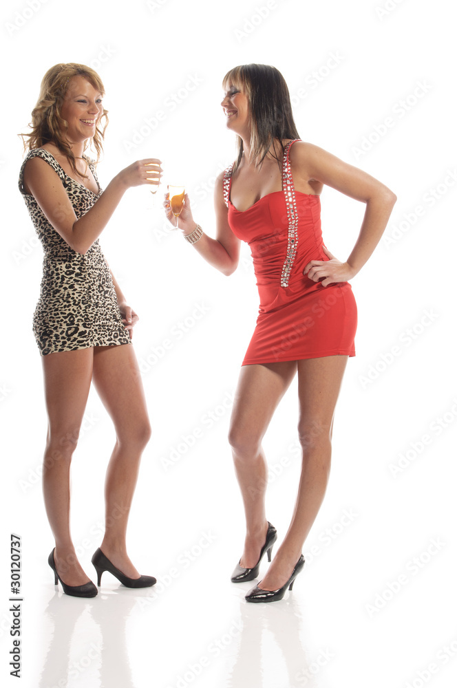 Zwei sexy Party-Girls trinken Sekt Zwei sexy Party-Girls trinken Sekt