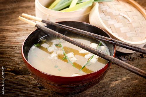 Photography soup with tofu and seaweed-zuppa tofu e alghe